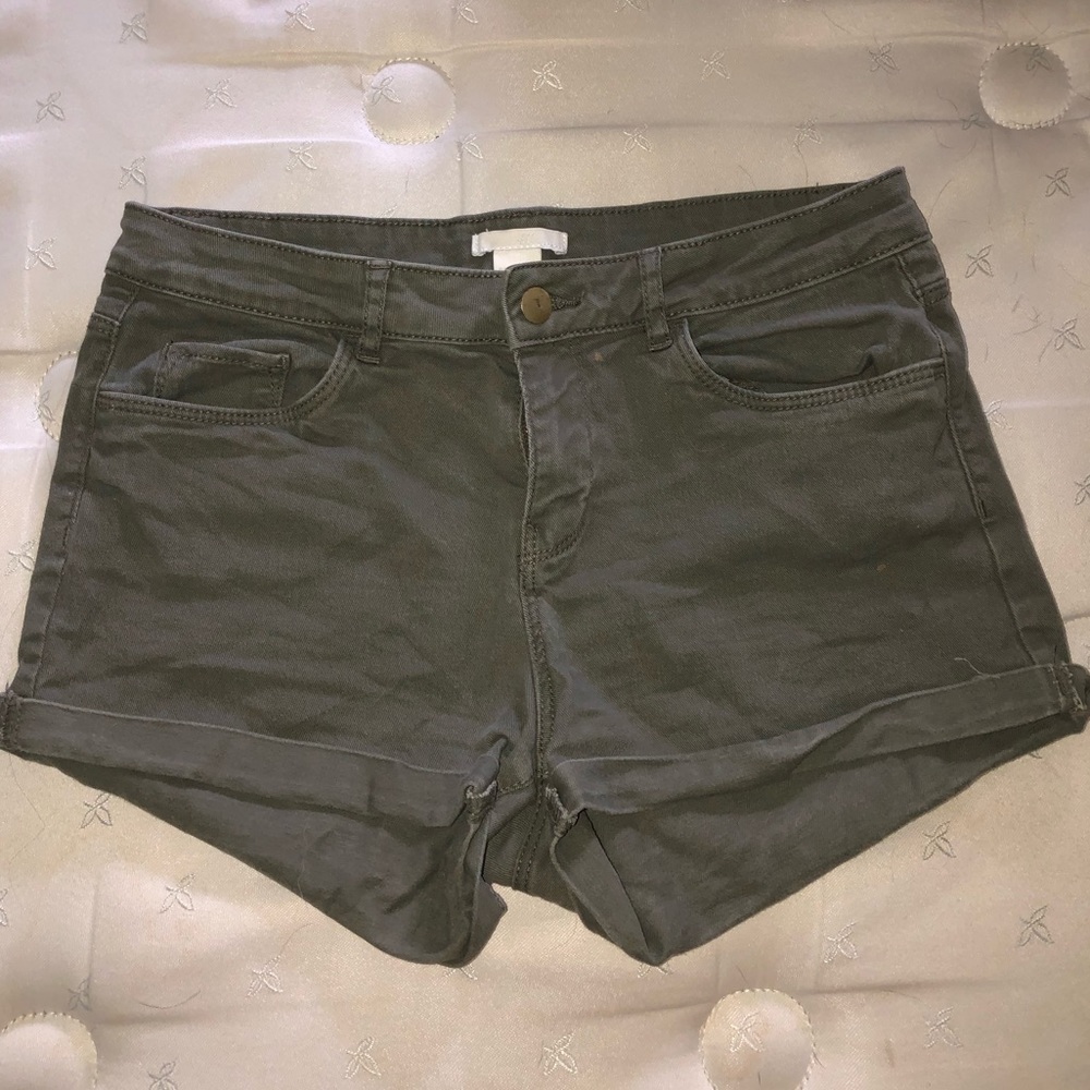 H&M olive green shorts